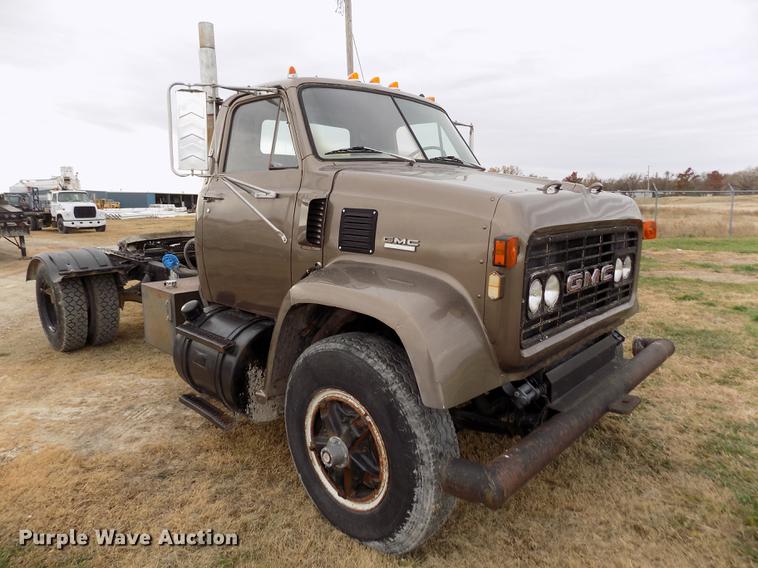 image for item DY9132 1975 GMC semi truck