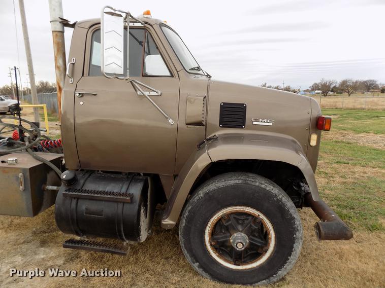image for item DY9132 1975 GMC semi truck