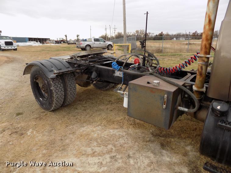 image for item DY9132 1975 GMC semi truck