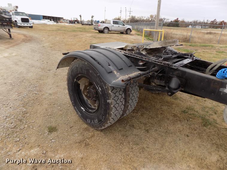 image for item DY9132 1975 GMC semi truck