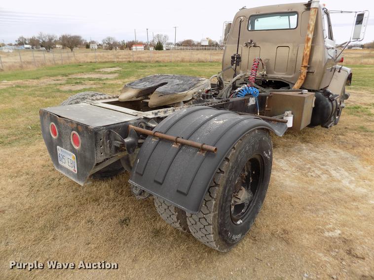 image for item DY9132 1975 GMC semi truck