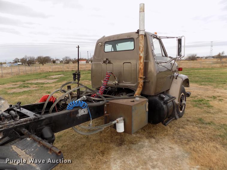 image for item DY9132 1975 GMC semi truck