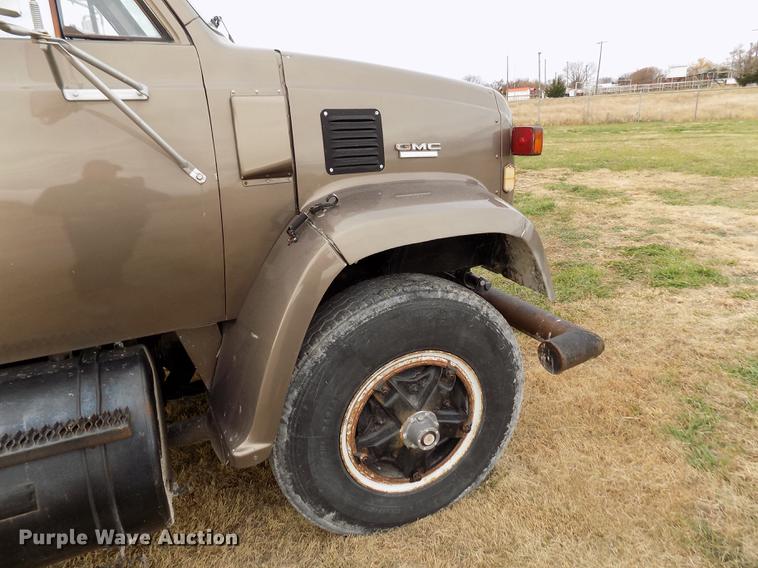 image for item DY9132 1975 GMC semi truck