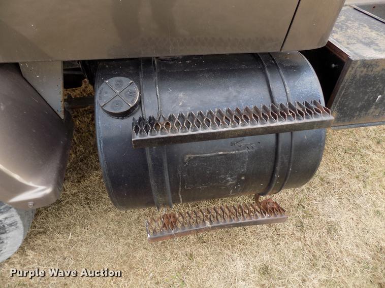 image for item DY9132 1975 GMC semi truck