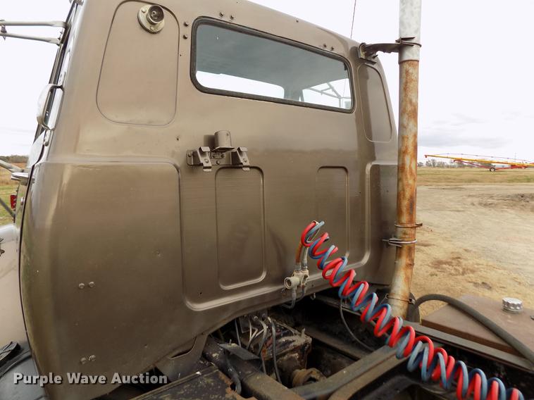 image for item DY9132 1975 GMC semi truck