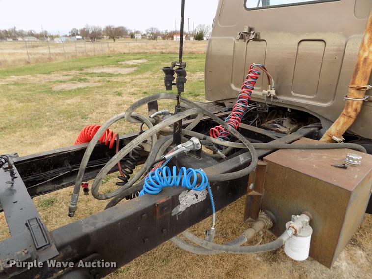 image for item DY9132 1975 GMC semi truck