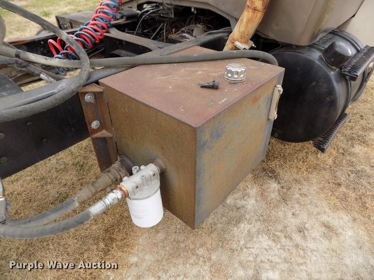 image for item DY9132 1975 GMC semi truck