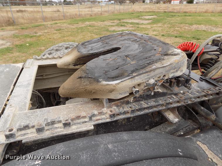 image for item DY9132 1975 GMC semi truck