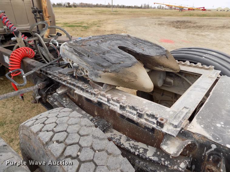 image for item DY9132 1975 GMC semi truck