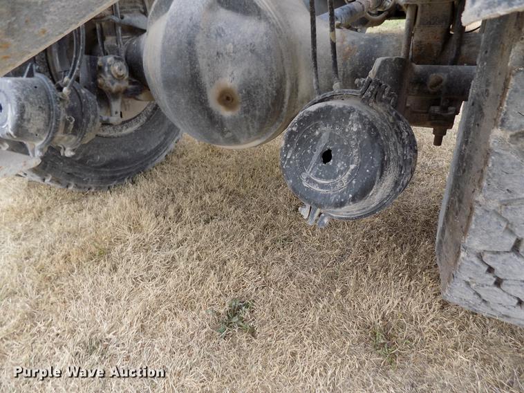 image for item DY9132 1975 GMC semi truck