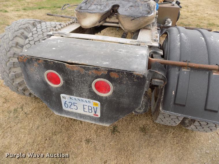 image for item DY9132 1975 GMC semi truck