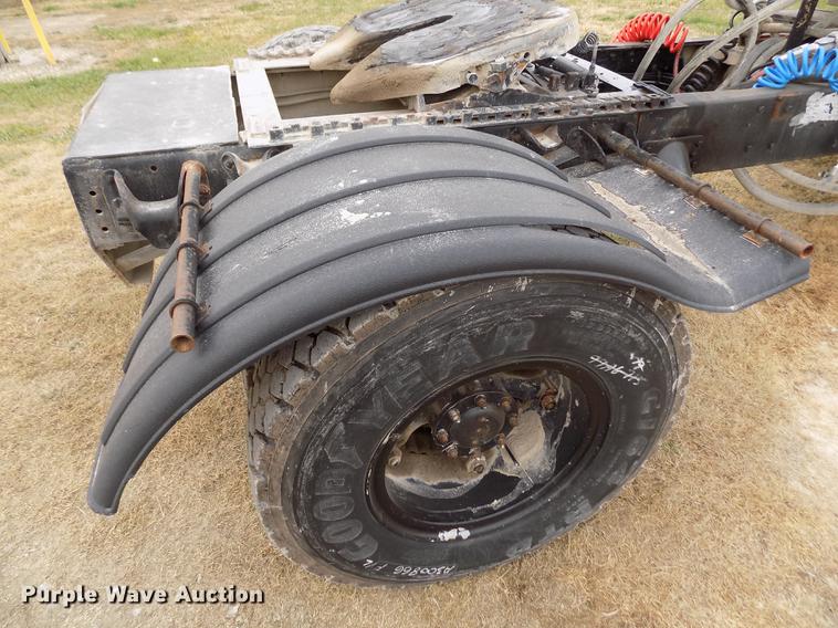 image for item DY9132 1975 GMC semi truck