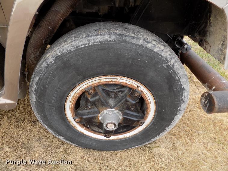 image for item DY9132 1975 GMC semi truck