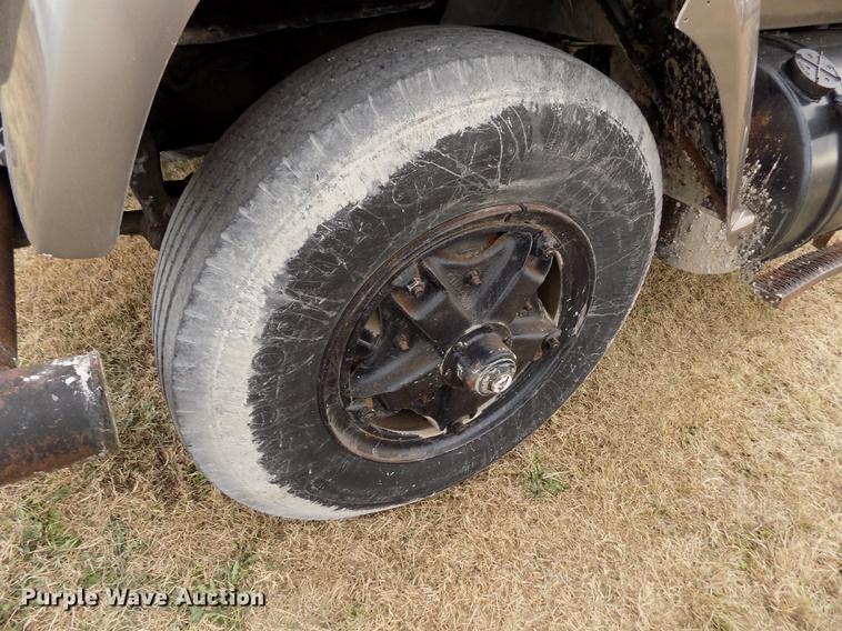 image for item DY9132 1975 GMC semi truck