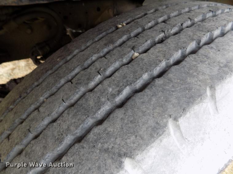 image for item DY9132 1975 GMC semi truck