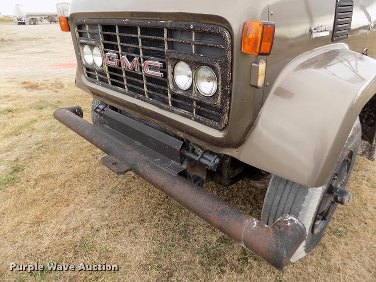 image for item DY9132 1975 GMC semi truck