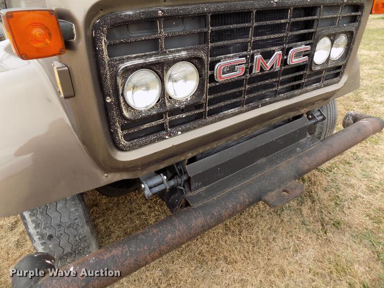 image for item DY9132 1975 GMC semi truck