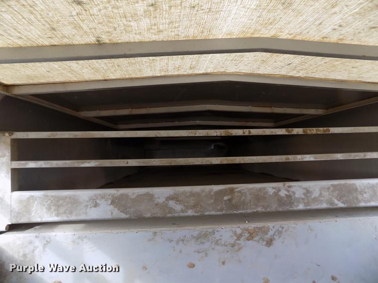 image for item DY9134 2004 Travalong livestock trailer