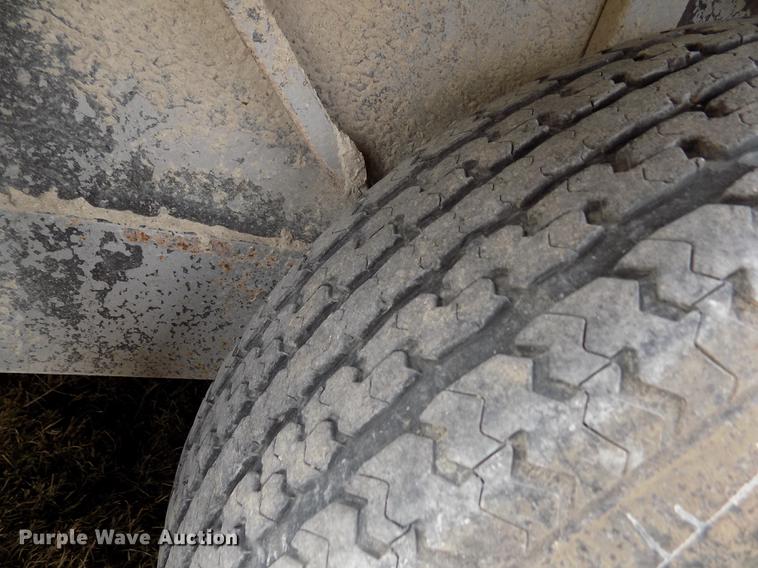 image for item DY9134 2004 Travalong livestock trailer