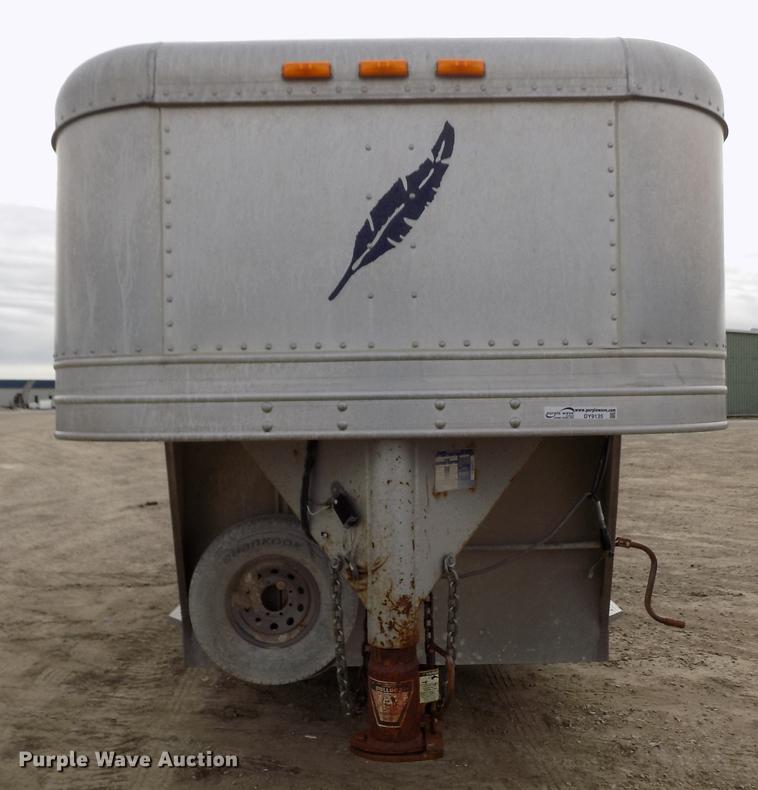 image for item DY9135 2000 Featherlite 8120 livestock trailer