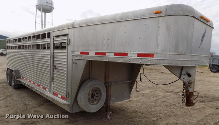 image for item DY9135 2000 Featherlite 8120 livestock trailer
