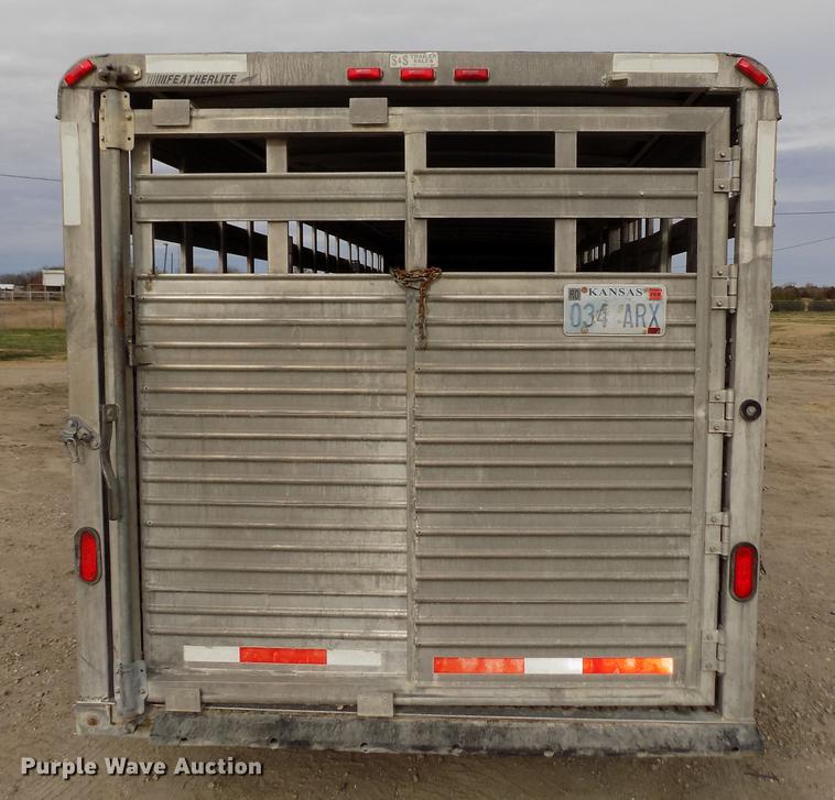 image for item DY9135 2000 Featherlite 8120 livestock trailer