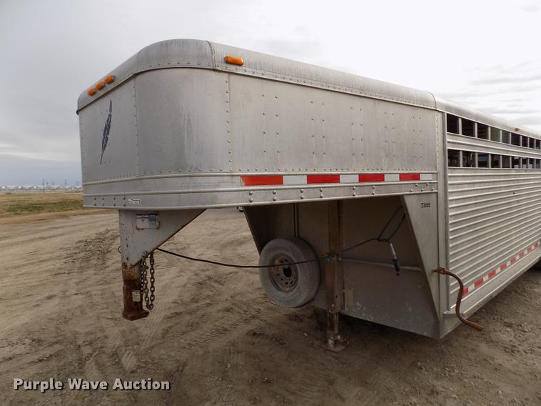image for item DY9135 2000 Featherlite 8120 livestock trailer