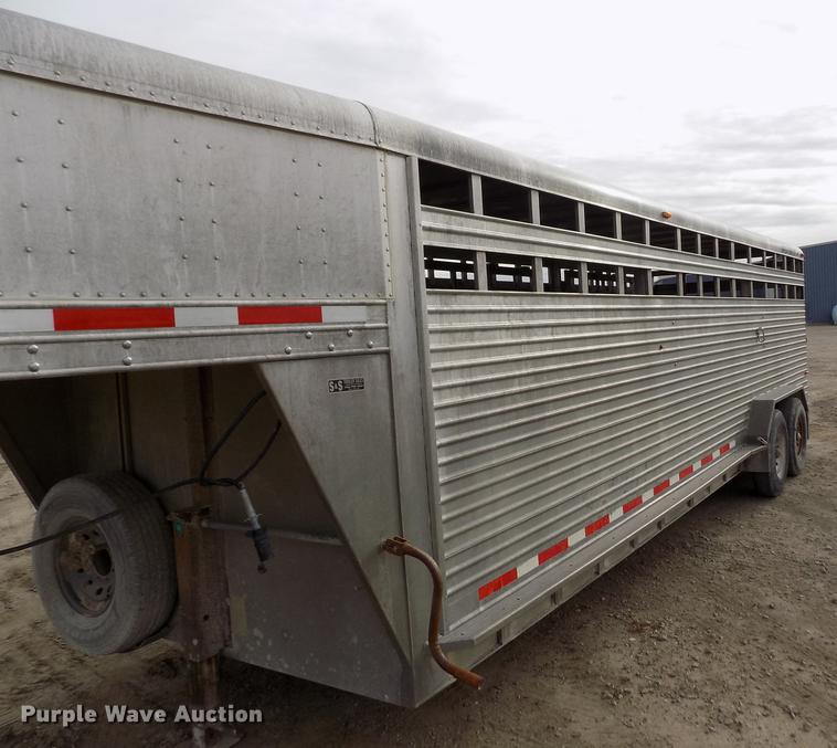 image for item DY9135 2000 Featherlite 8120 livestock trailer
