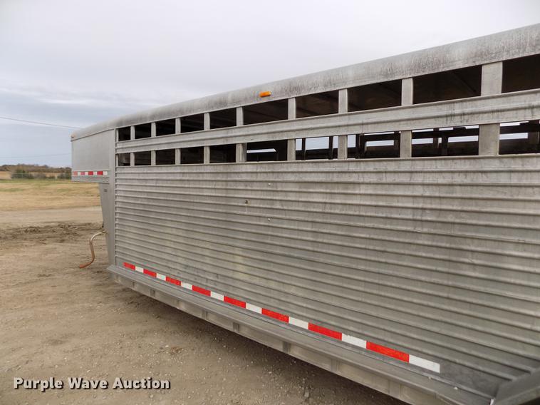 image for item DY9135 2000 Featherlite 8120 livestock trailer