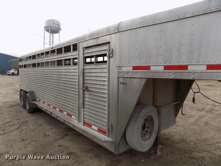 image for item DY9135 2000 Featherlite 8120 livestock trailer