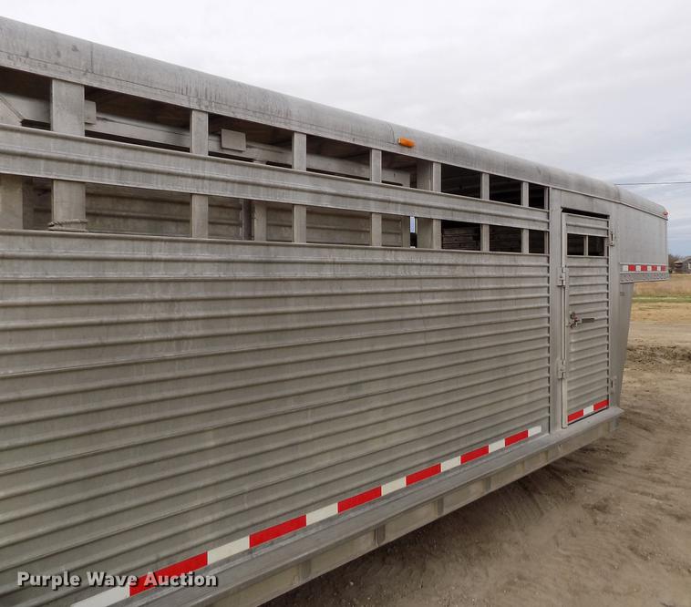 image for item DY9135 2000 Featherlite 8120 livestock trailer