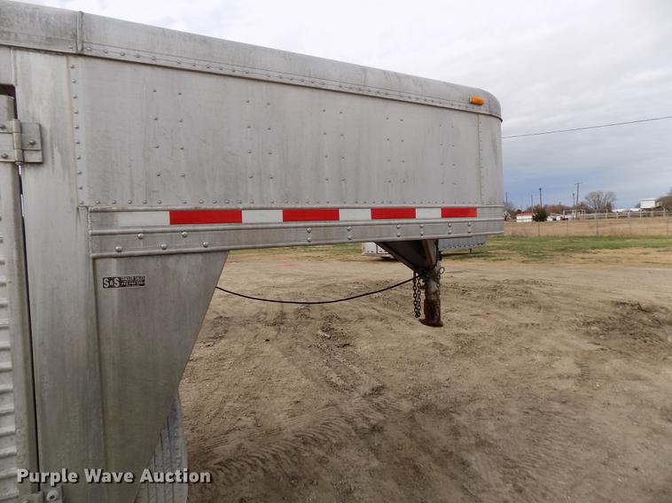 image for item DY9135 2000 Featherlite 8120 livestock trailer