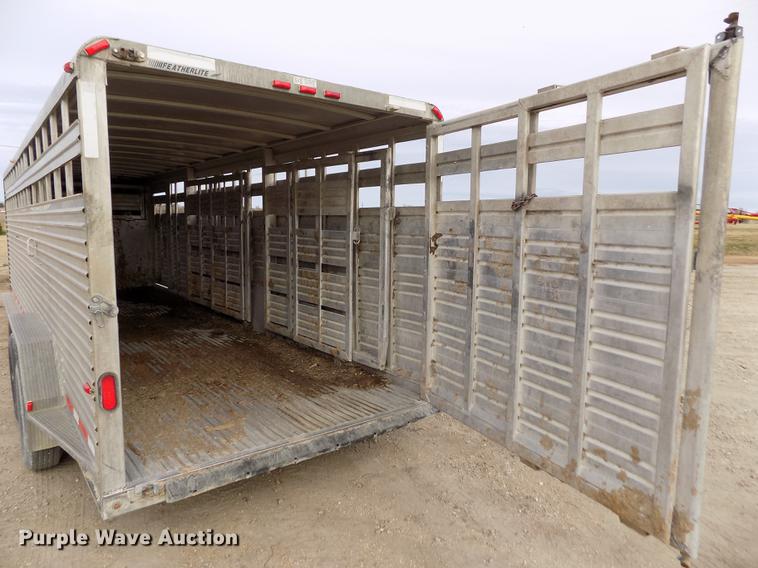 image for item DY9135 2000 Featherlite 8120 livestock trailer