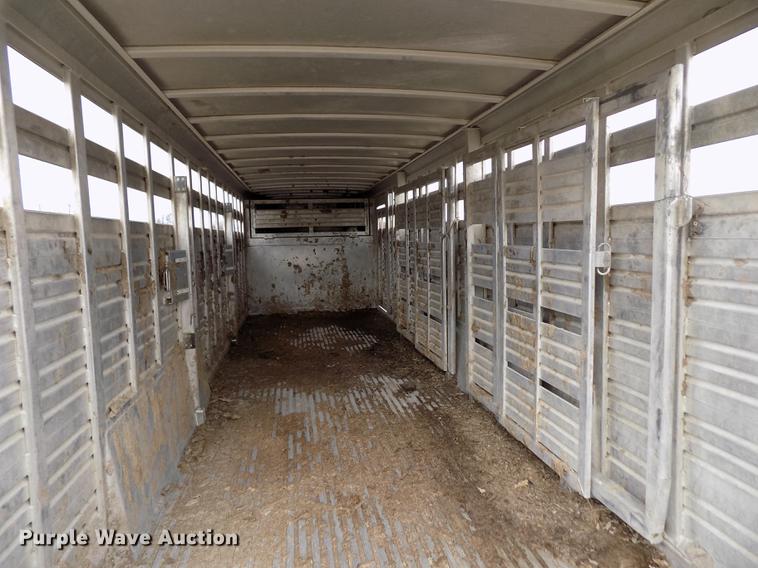 image for item DY9135 2000 Featherlite 8120 livestock trailer