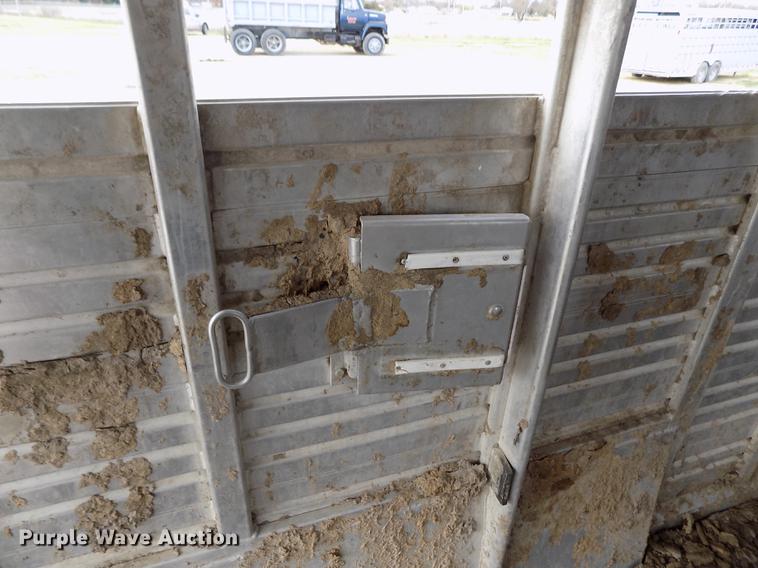 image for item DY9135 2000 Featherlite 8120 livestock trailer