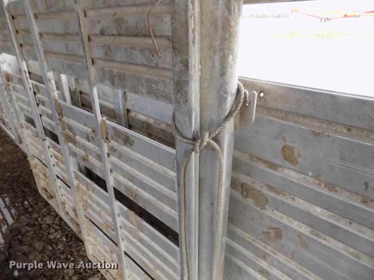 image for item DY9135 2000 Featherlite 8120 livestock trailer