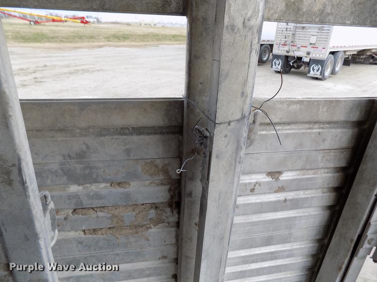 image for item DY9135 2000 Featherlite 8120 livestock trailer