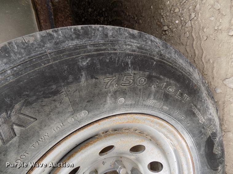 image for item DY9135 2000 Featherlite 8120 livestock trailer