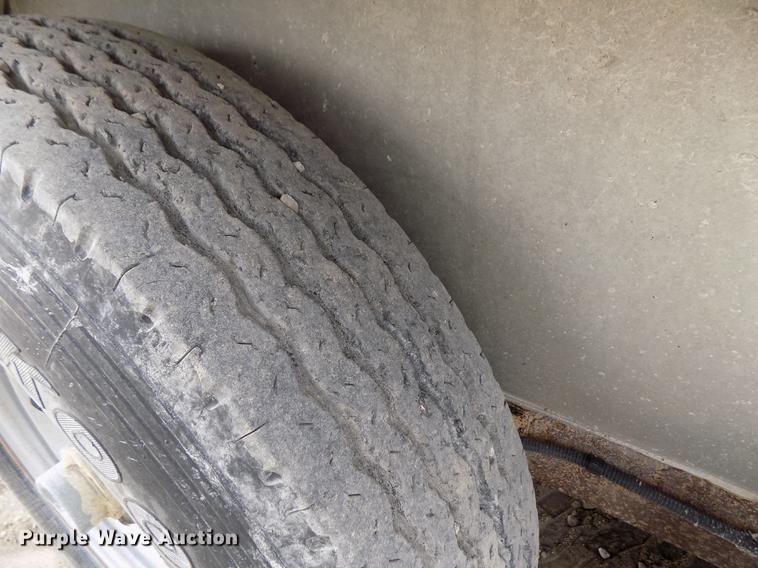 image for item DY9135 2000 Featherlite 8120 livestock trailer