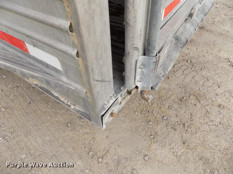 image for item DY9135 2000 Featherlite 8120 livestock trailer