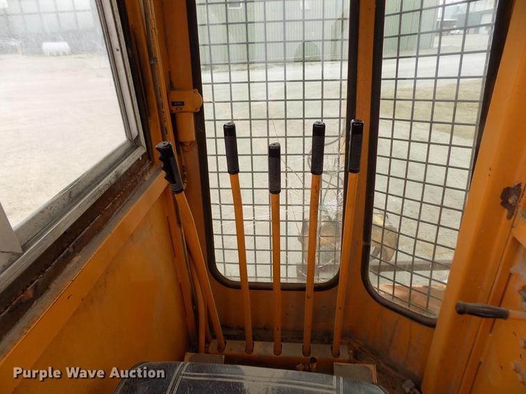 image for item DY9137 2000 Bandit 1850 wood grinder/chipper