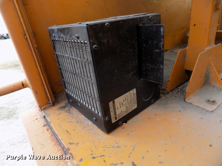 image for item DY9137 2000 Bandit 1850 wood grinder/chipper