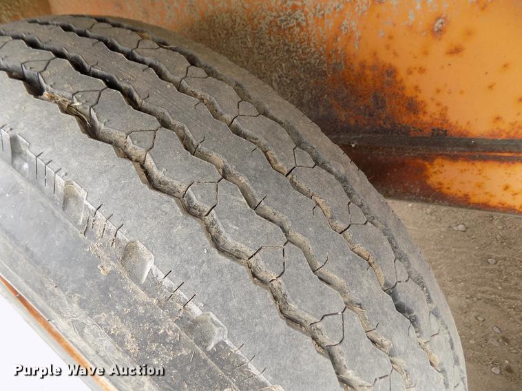 image for item DY9137 2000 Bandit 1850 wood grinder/chipper