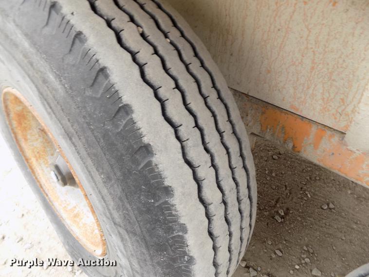 image for item DY9137 2000 Bandit 1850 wood grinder/chipper