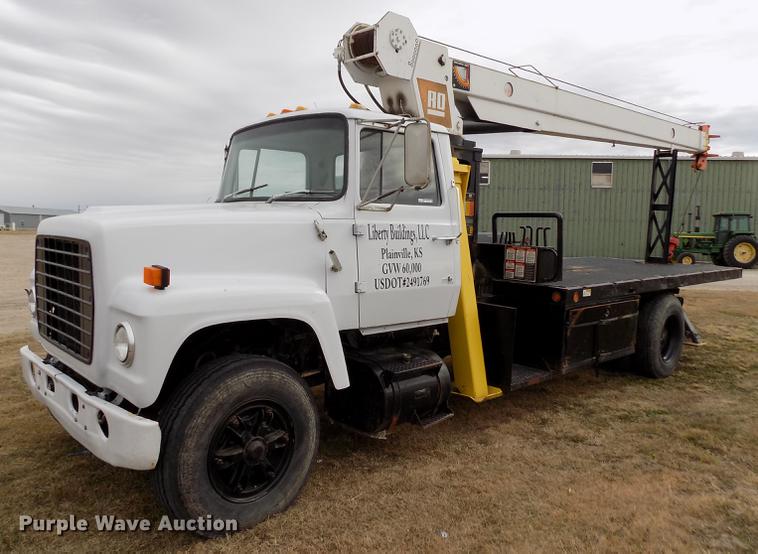 image for item DY9138 1982 Ford crane truck