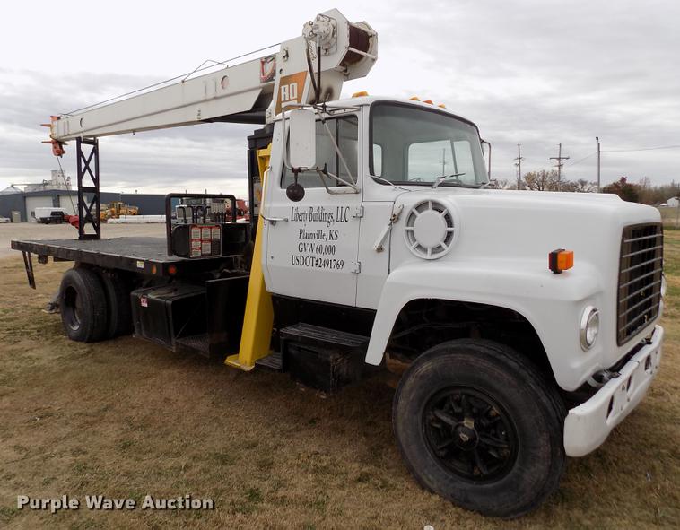 image for item DY9138 1982 Ford crane truck