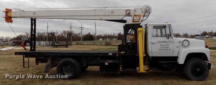 image for item DY9138 1982 Ford crane truck