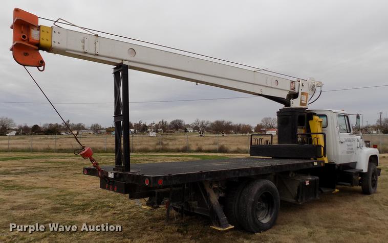 image for item DY9138 1982 Ford crane truck