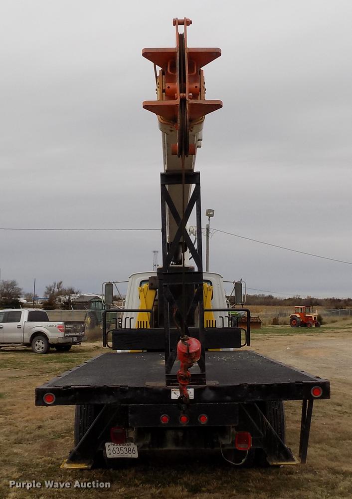 image for item DY9138 1982 Ford crane truck