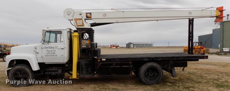 image for item DY9138 1982 Ford crane truck